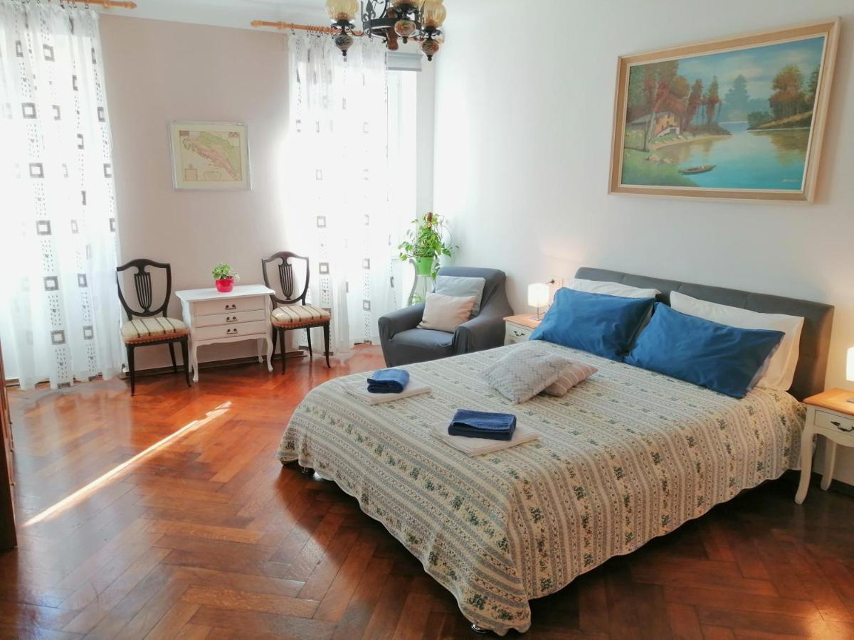 Guest House Barocco Ровінь Екстер'єр фото