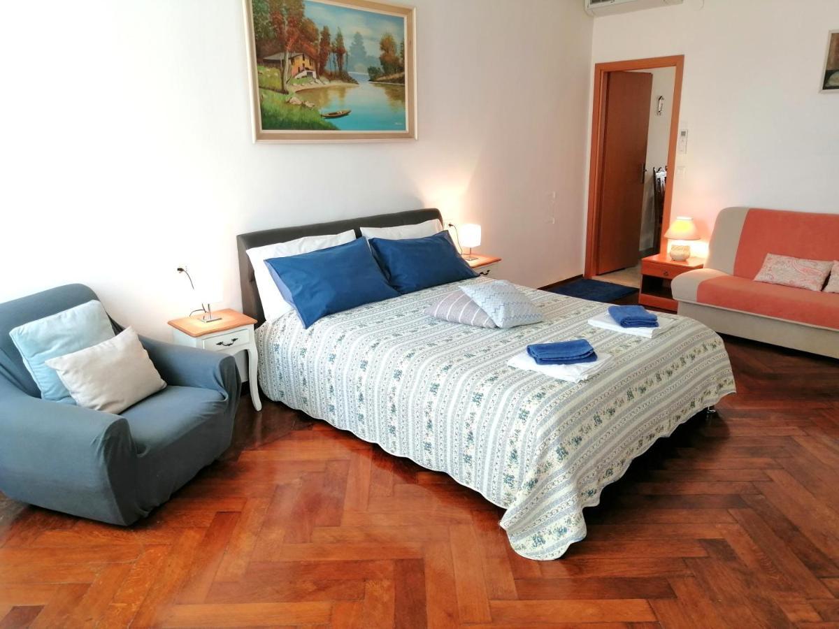 Guest House Barocco Ровінь Екстер'єр фото