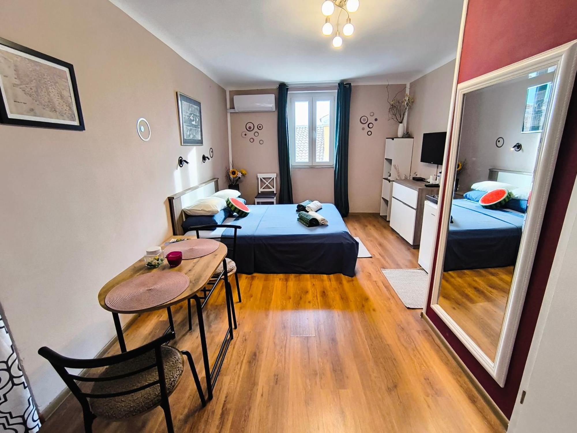 Guest House Barocco Ровінь Екстер'єр фото