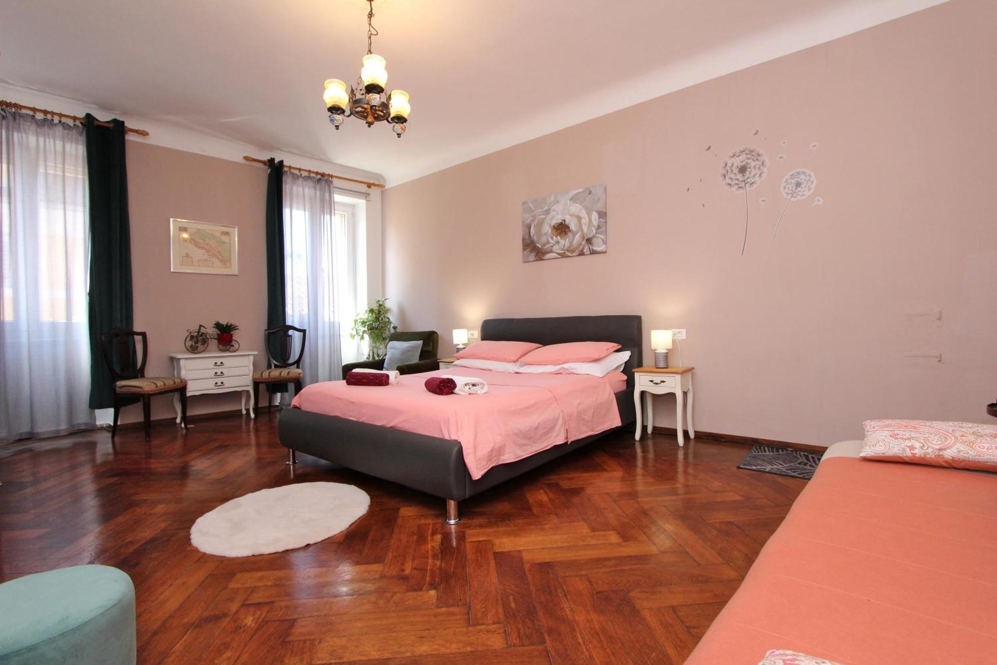 Guest House Barocco Ровінь Екстер'єр фото